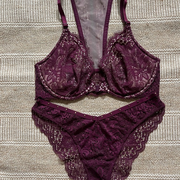 Victoria’s Secret Bra and Panty Set - Picture 3 of 7